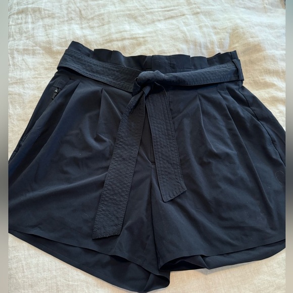 Athleta Skyline Short II- Size 8 - Picture 1 of 4